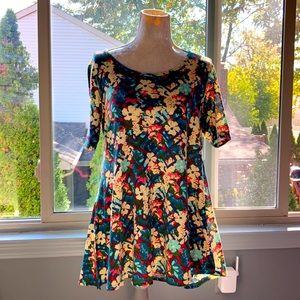 NWT Lularoe Perfect T - floral pattern